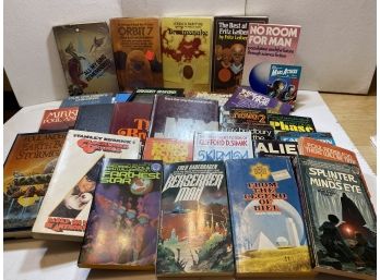 Lot Of 28 Science Fiction Books From The 70s Pohl Anderson,stanley Kubrick And More