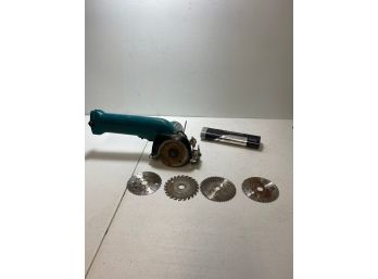 Makita 3 3/8 Cordless Cutter Model 41900 9.6 Volt With Blades