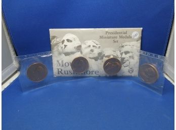 Mount Rushmore Presidential Miniature Medal Set 4 Copper Medals