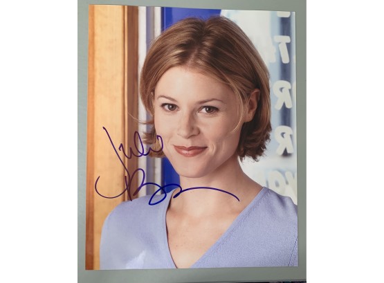 Signed 8 X 10 Glossy Photo Of Julie Bowen - Modern Family
