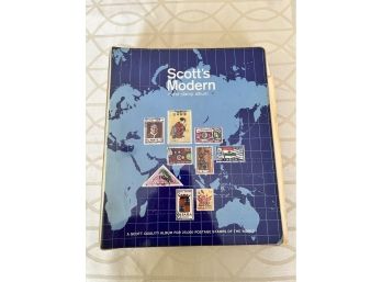 Scotts Album Of World Stamps - Many Loose Stamps. B12