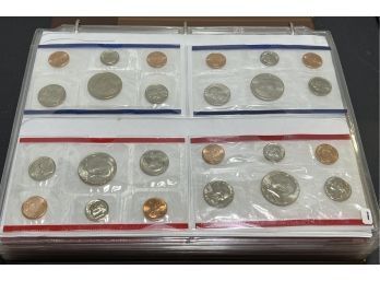 1984 To 2005 US Mint Sets - P&D Coins With State Quarters - 22 Sets