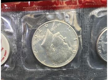 1970 US Mint Set  - Key Date Kennedy Half