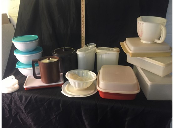 Large Assortment Of Vintage Tupperware With Lids