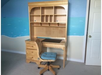 Young American Computer Desk With Removable Hutch