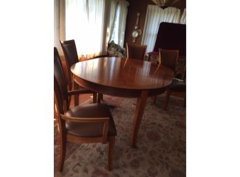 Vintage Stanley Furniture Table With 4 Chairs