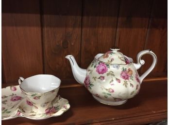 Set 0f 6 Cups/plates & Tea Pot Victorian Trading Company