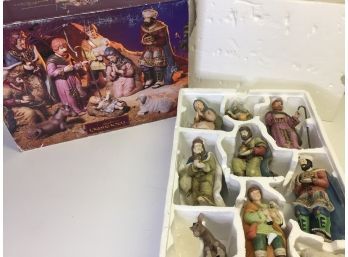 Table Top Nativity Set With Large Figures