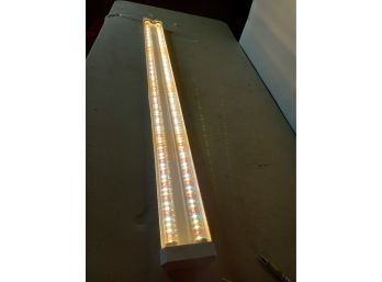 4 Ft Led Light- Works