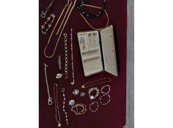 Vintage Costume Jewelry & Bracelets