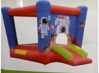 Well Fun Time Inflatable Castle