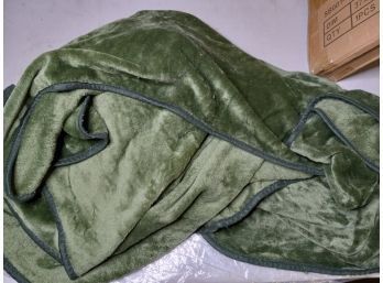 Army Green Fleece Blanket (size Unknown)