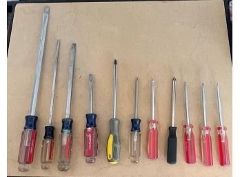 Lot Of 11 Various Sized Screwdrivers In Storage Bucket