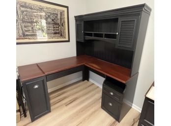 Composite Desk With Hutch