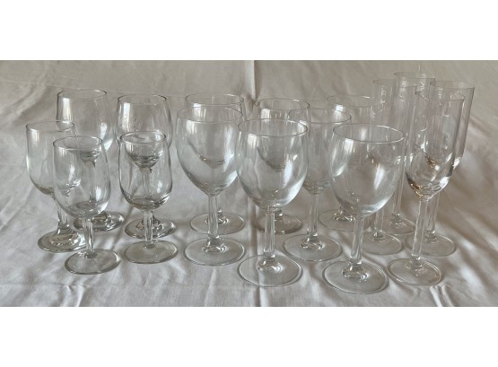 Lot Of 16 Variety Of Wine Glasses & Champagne Flutes