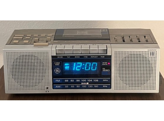 GE - Am/FM Cassette Alarm Clock