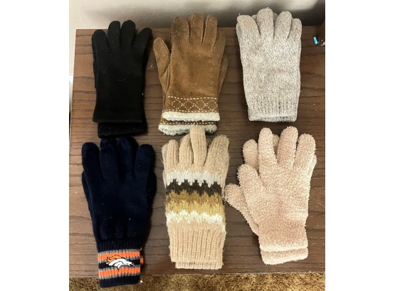 Lot Of 6 Pairs Of Gloves