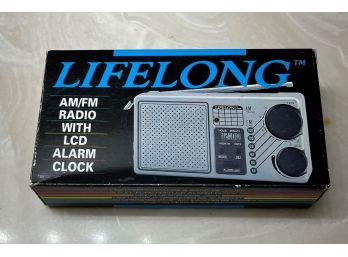 Vintage Lifelong AM/FM Radio