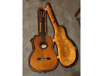 YAMAHA G-245S Guitar And Case