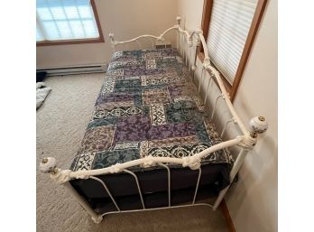 Beautiful White Wrought Iron Bed (Twin Size)