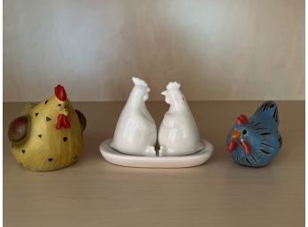 Decorative Chicken Grouping Incl. Salt & Pepper