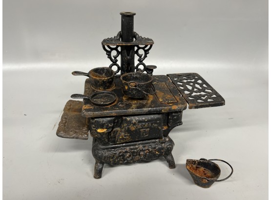 American Antique Miniature Cast Iron Stove W/ Pots & Pans #4832