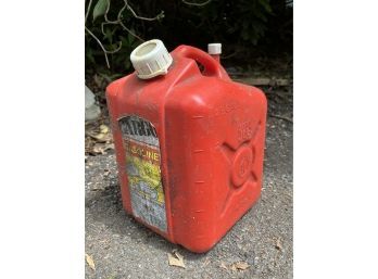 Igloo 2.5 Gallon Jerry Jug Gas Can