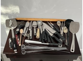 Grouping Of Kitchen Tools Incl. Knives
