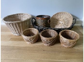 Grouping Of Small Decorative Wicker Baskets
