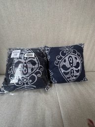2 Pillows