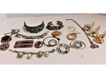 1950s Costume Jewelry Lot: Pins, Bracelets, Etc
