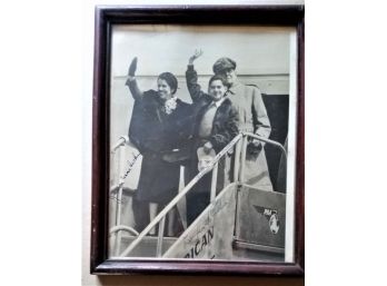 1940 Original Gen. Douglas MacArthur Autographed Photo - Arriving In Philippines W/ Family