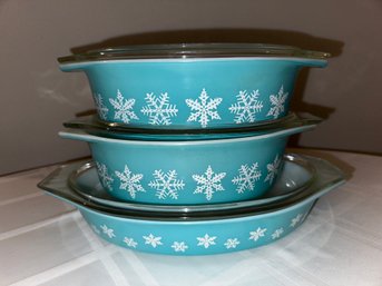 Set Of 3 Vintage Pyrex Turquoise Snowflake Lidded Casseroles