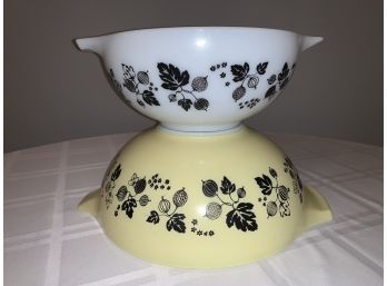 Pair Of Vintage Pyrex Gooseberry Casseroles 443 And 444