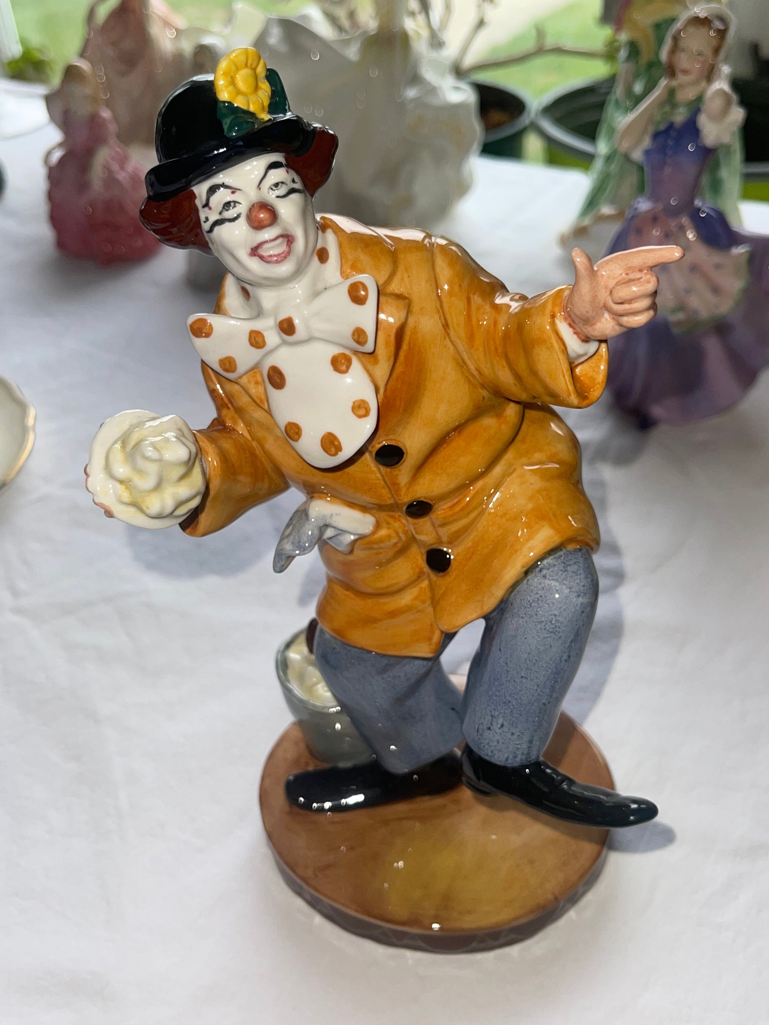 Royal Doulton Figurine The Clown #1197 | Auctionninja.com