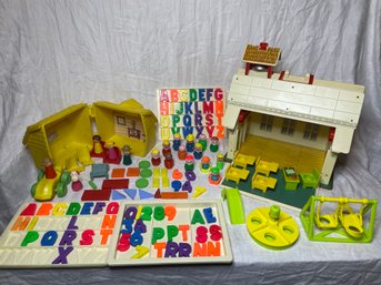 Vtg Fisher Price Little People Family School & Soft Rubber House