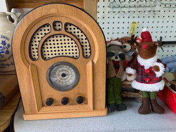 Spirit Of St Louis Brooklyn Collector Edition Radio With Decorative Items