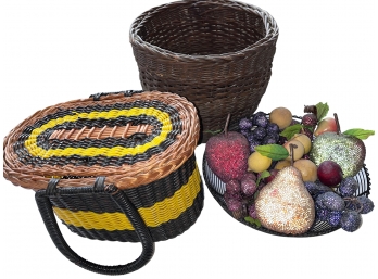 Lot Of 3 Baskets And Decorative Beaded Fruit