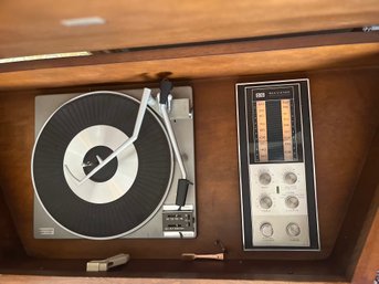 Custom Collection Vintage Record And Radio Player