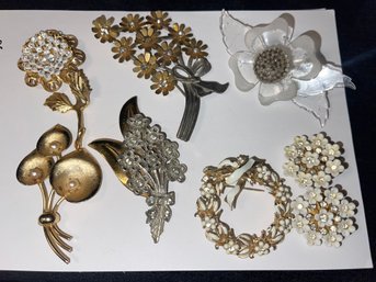 Fun Lot Of Vintage Daisy/Flower Brooches/ CoroVintage 1940s Lucite 3D Large Clear Flower Brooch Etched Edges