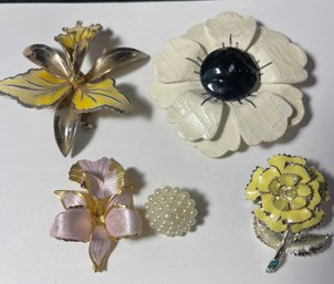 Vintage Lot Of Flower Brooches