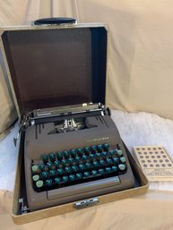 Vintage Smith Corona Typewriter In Carrying Case