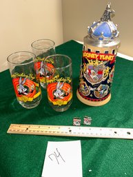 BUGS BUNNY LOONEY TUNES BEERS STEIN AND GLASSES, Cuff Links