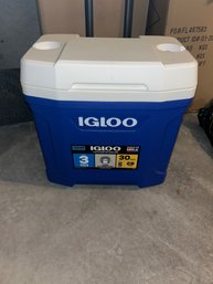 Igloo 30 Quart Cooler W Wheels And Handle
