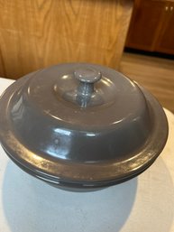 Pampered Chef Stoneware Lidded Dish 1.5l