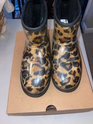 New In Box UGG Classic Clear Mini Panther Size 6