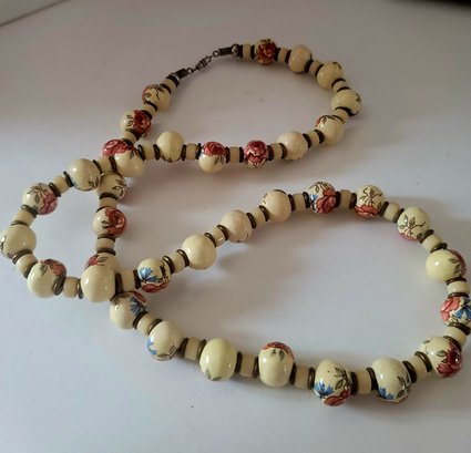 Beautiful Vintage Hand Painted Porcelain Ceramic Beaded Necklace