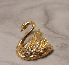 Vintage 50s Signed Marvella Gold Tone Swan With Crystals Brooch