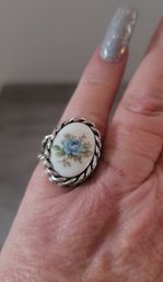 Vintage 70s Signed Sarah Coventry Porcelain Rose And Silver Tone Ring 6 3/4 But Adjustable!