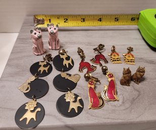 Hey Kitten Lovers! Vintage Kitty Earring Lot Including Enamel Those Black And Gold!